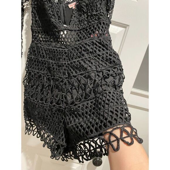 NWT Solaris Bell Sleeve Lace Boho Romper Size Small - Picture 11 of 11